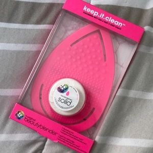 Beauty Blender cleansing mitt and solid soap